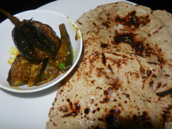 Bharwan Baigan Sabzi with Jowar Roti भरवाँ बैंगन सब्जी व जोवर रोटी
