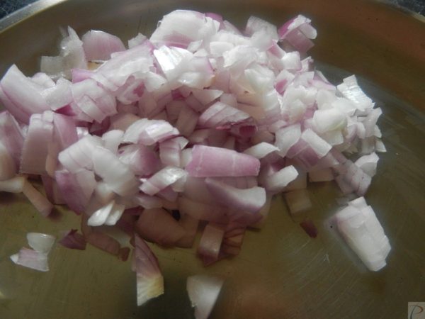 Onion finely chopped प्याज़ महीन कटी हुई