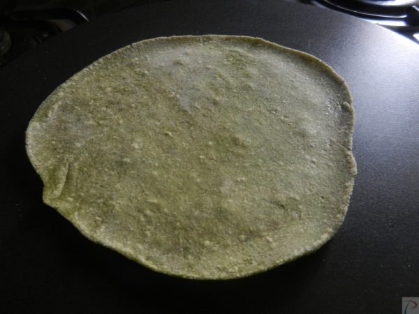 Bathua Roti on Tawa बथुआ रोटी तवे पर
