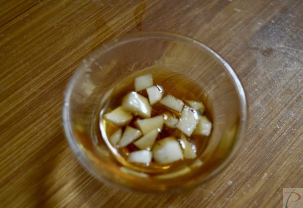 Honey with Garlic pieces शहद में लहसुन कटा हुआ 