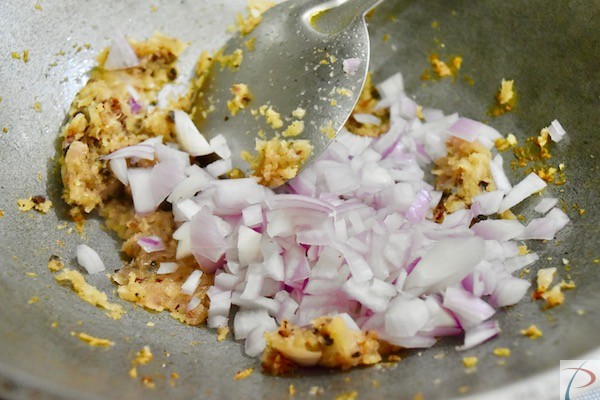 कटा हुआ प्याज भुने प्याज में मिलाओ mix chopped Onion in Fried Onion