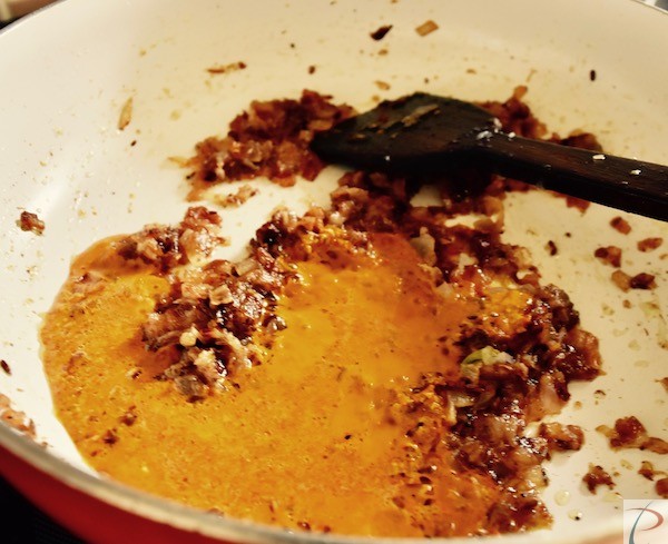spice paste in roasted masala भीगा मसाला भुने मसाले में