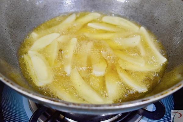 आलू कड़ाही में potato in kadahi