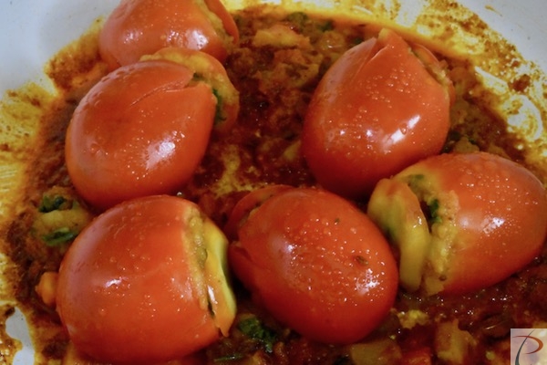 भरे हुए टमाटर रखें add tomato to masala